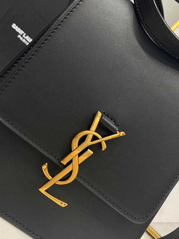 Amelia - YSL Bag - 2077