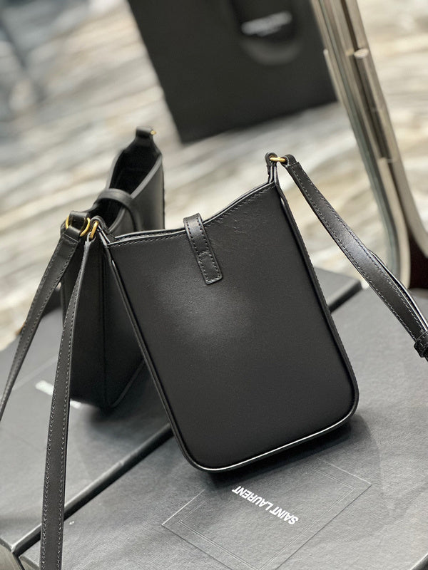 Amelia - YSL Bag - 4000