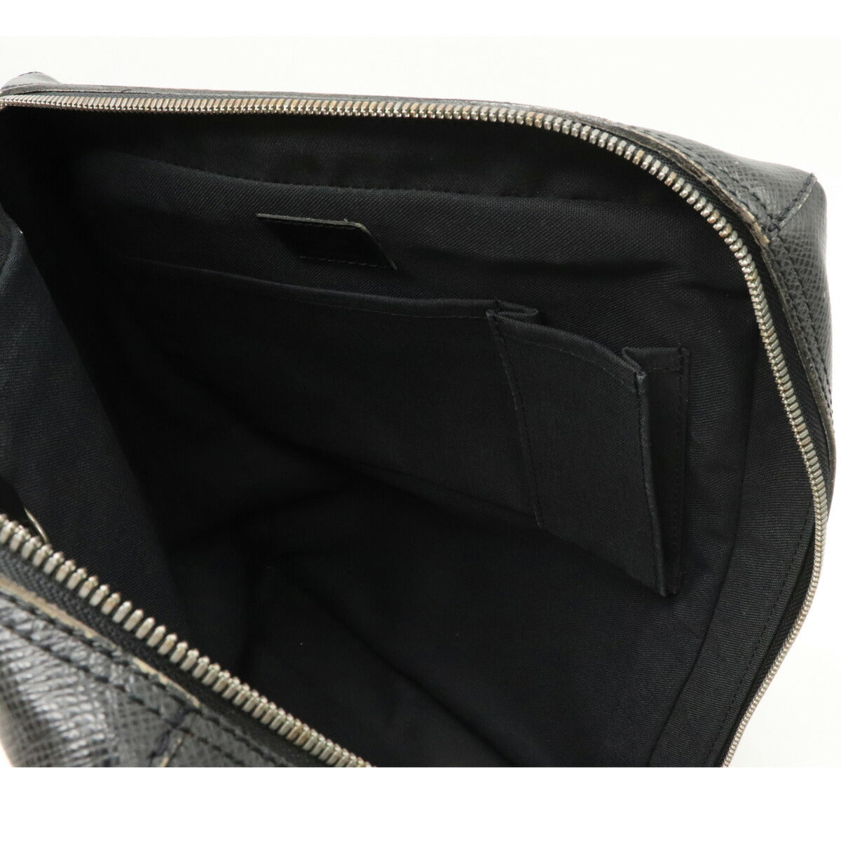 Louis Vuitton Taiga Beluga Shoulder Bag
