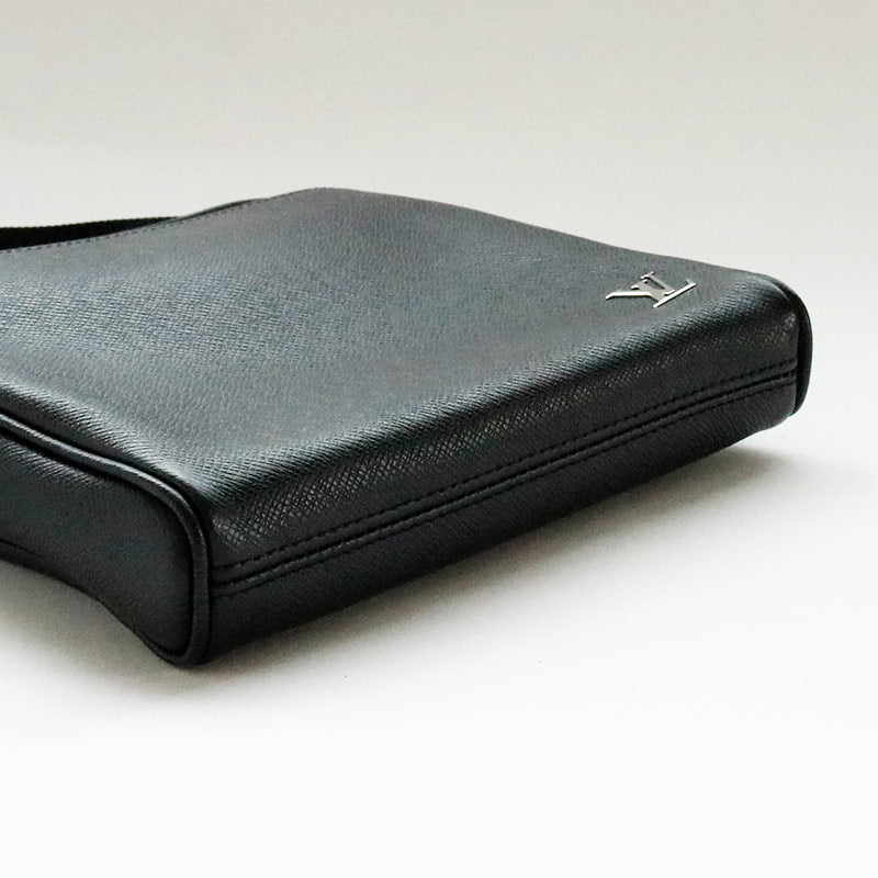 Louis Vuitton Taiga Messenger PPM Shoulder Bag Black