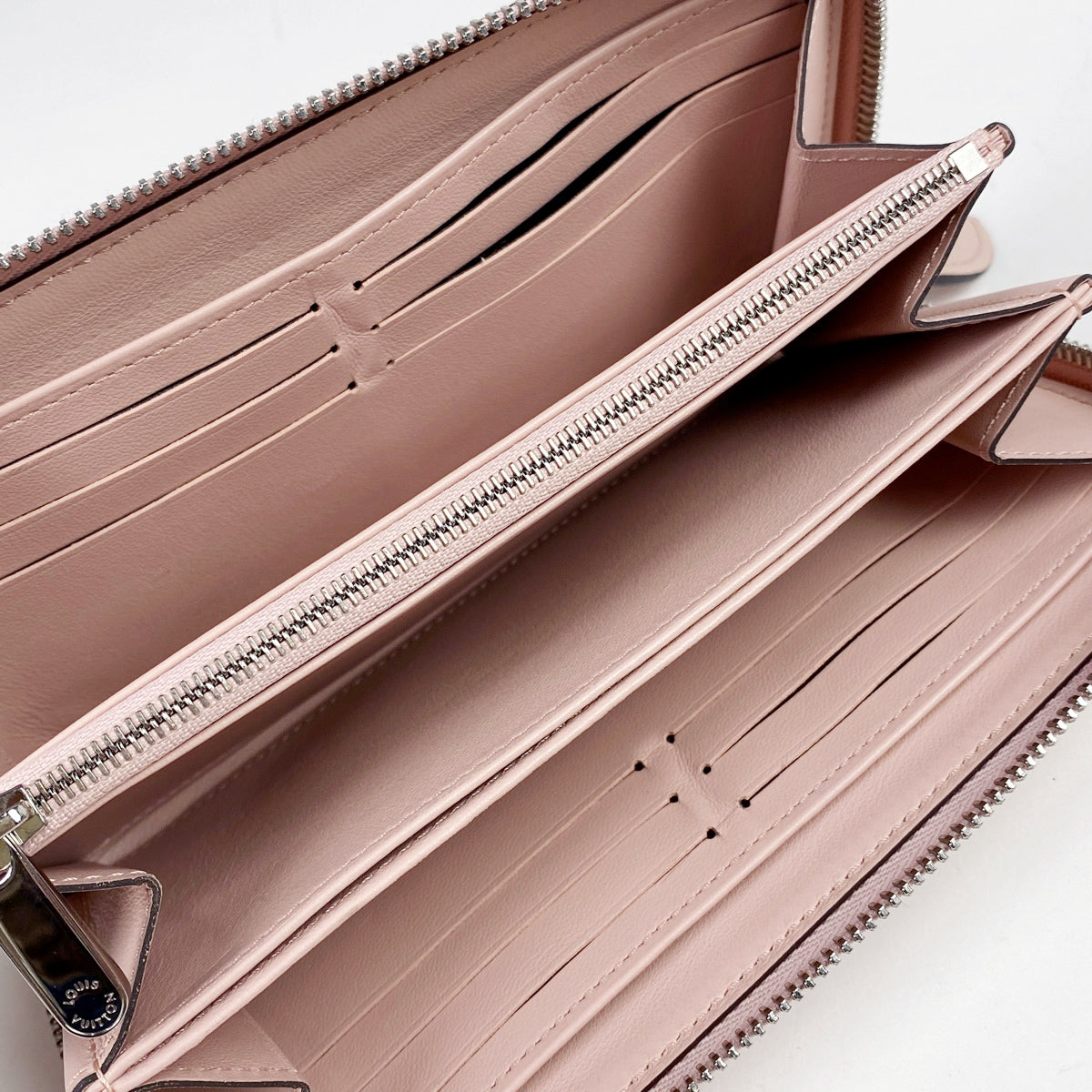 ouis Vuitton Zippy Wallet Round  Monogram Mahina Magnolia