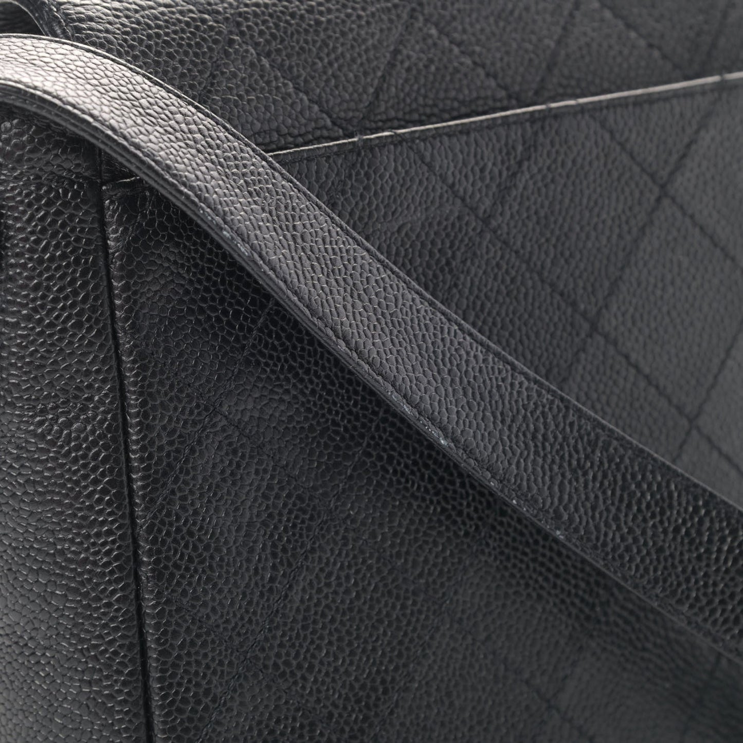Caviar Diamond Stitched Shoulder Bag Black