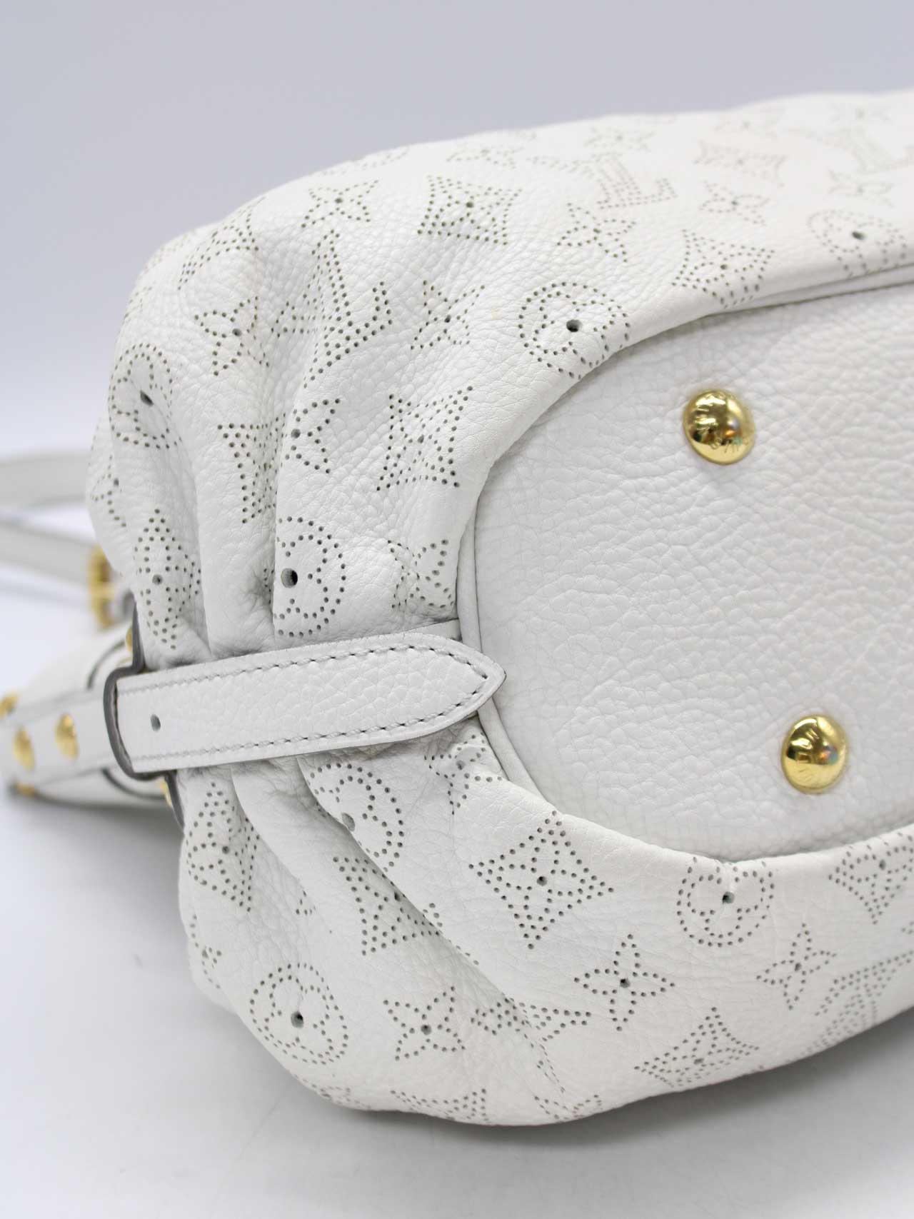 Louis Vuitton Mahina Leather XL Shoulder Bag White
