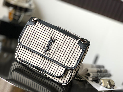 Amelia - YSL Bag - 3662