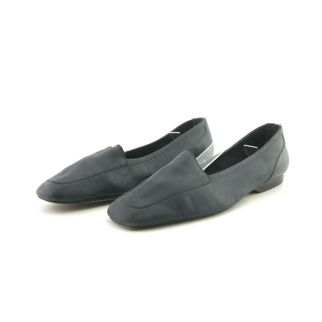 CAPEZIO .