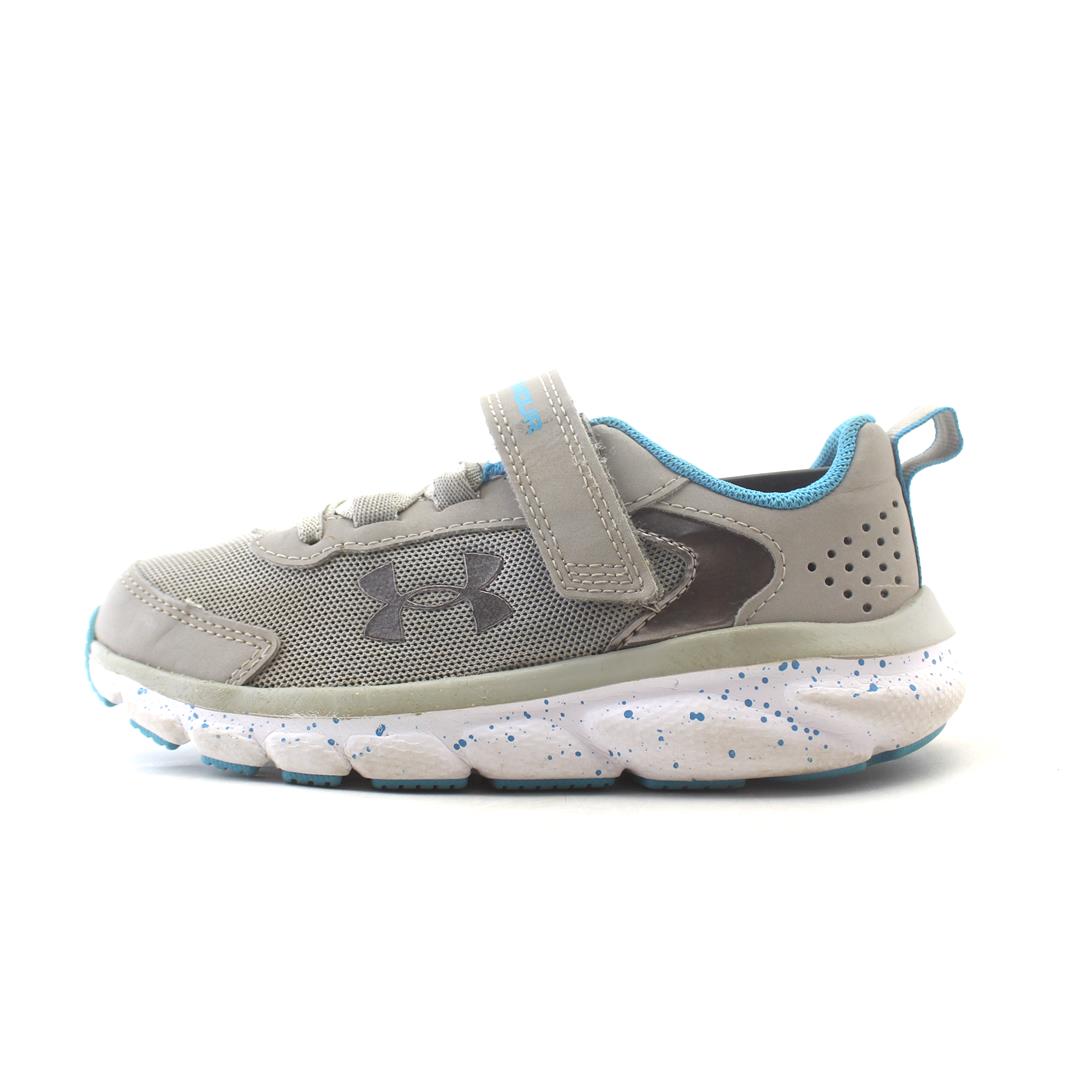 UNDER ARMOUR ASSERT 9