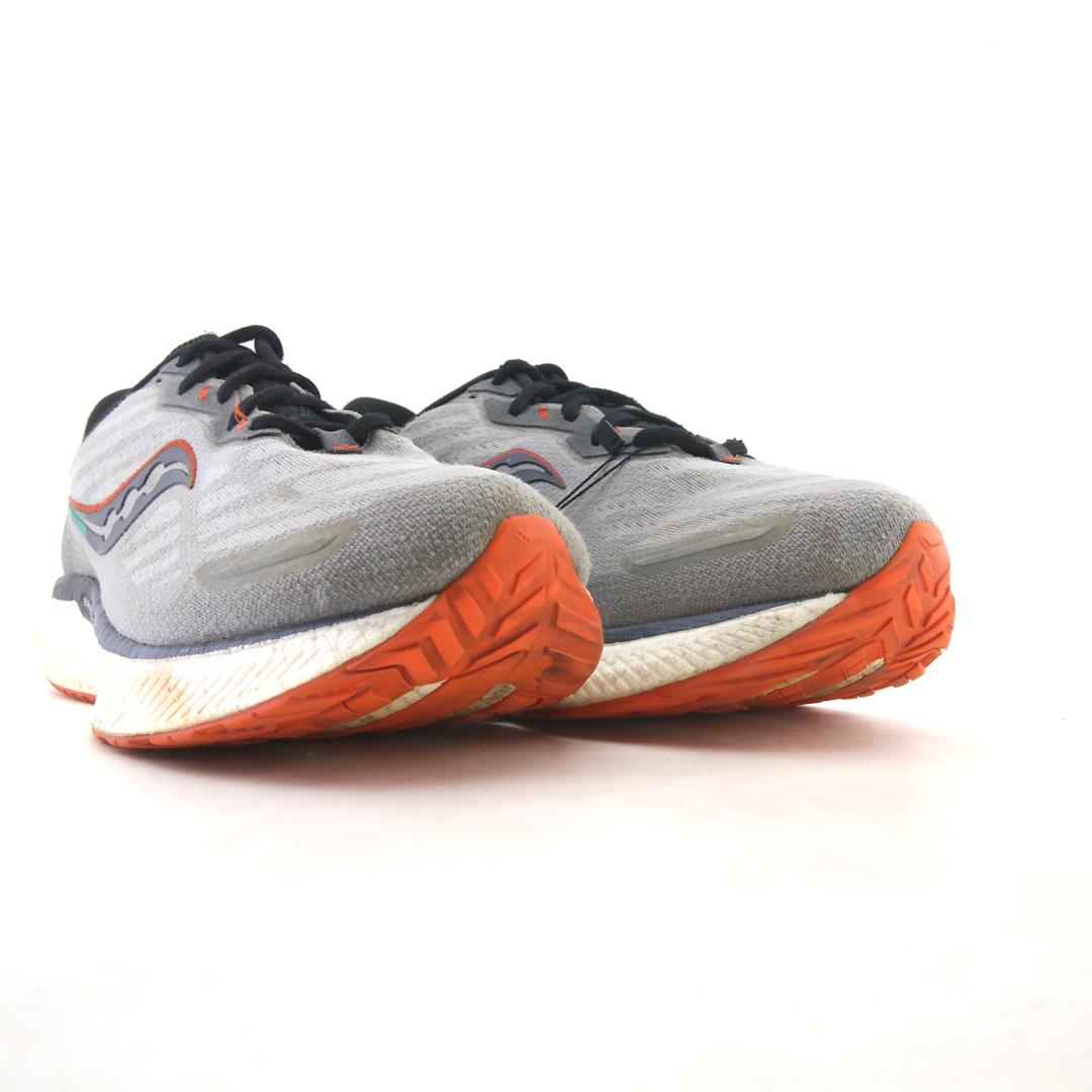 SAUCONY TRUMPH 19