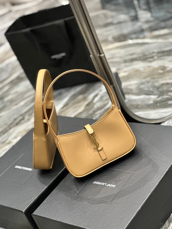 Amelia - YSL Bag - 2495