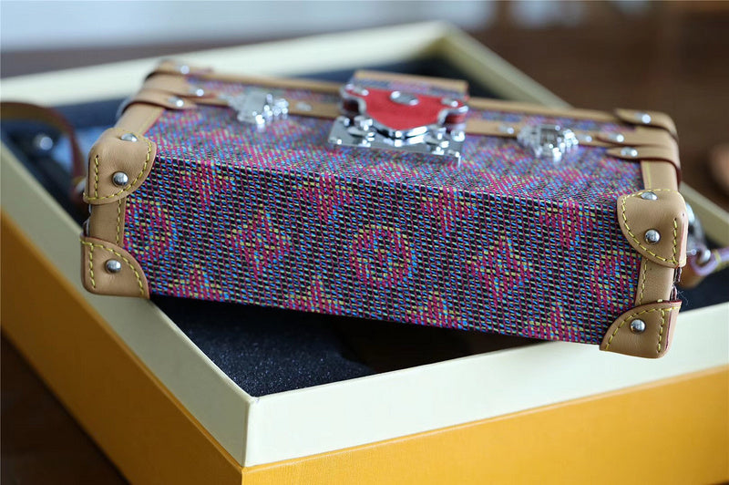 Fan Fashion Lu-Vi bags - 8209