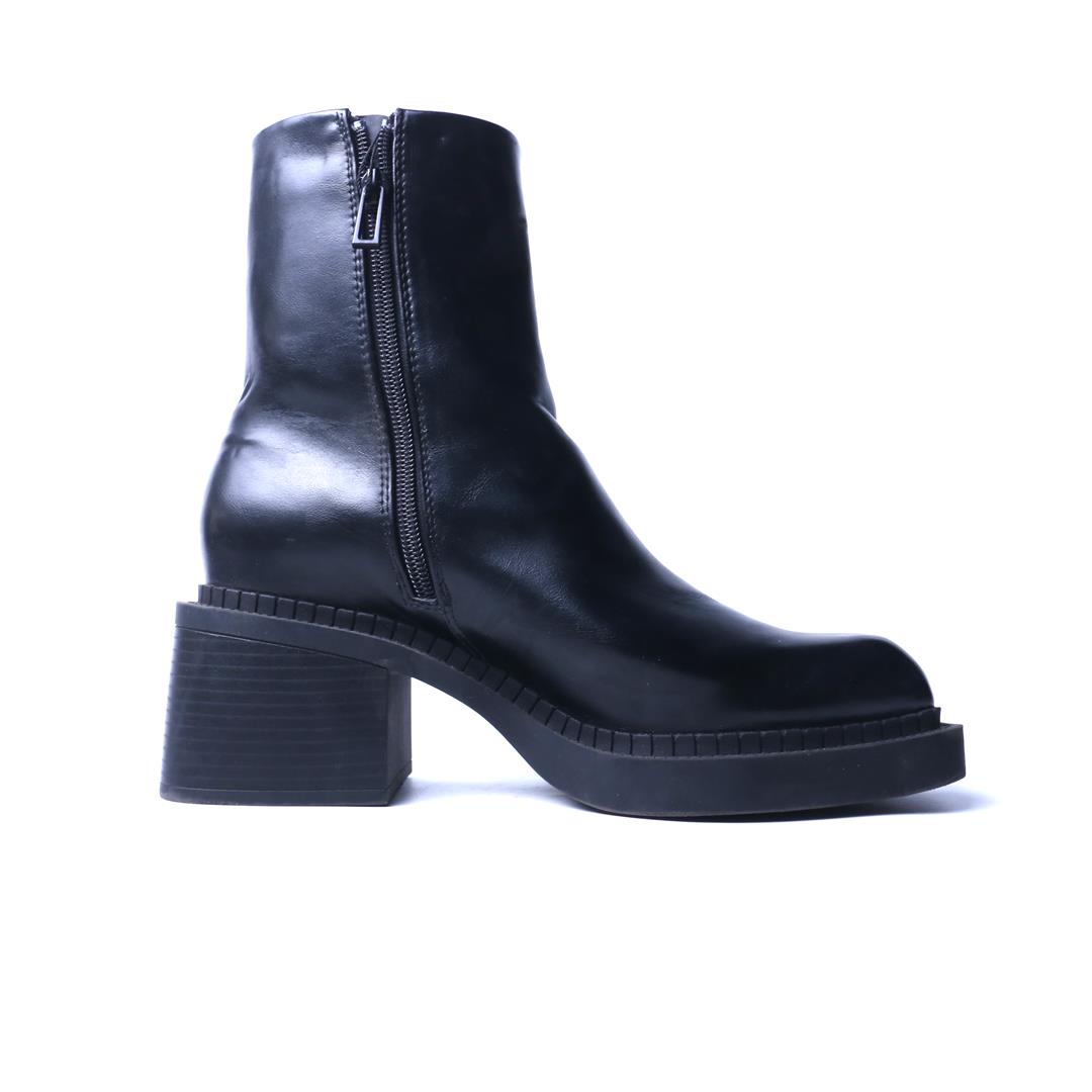 ZARA. .