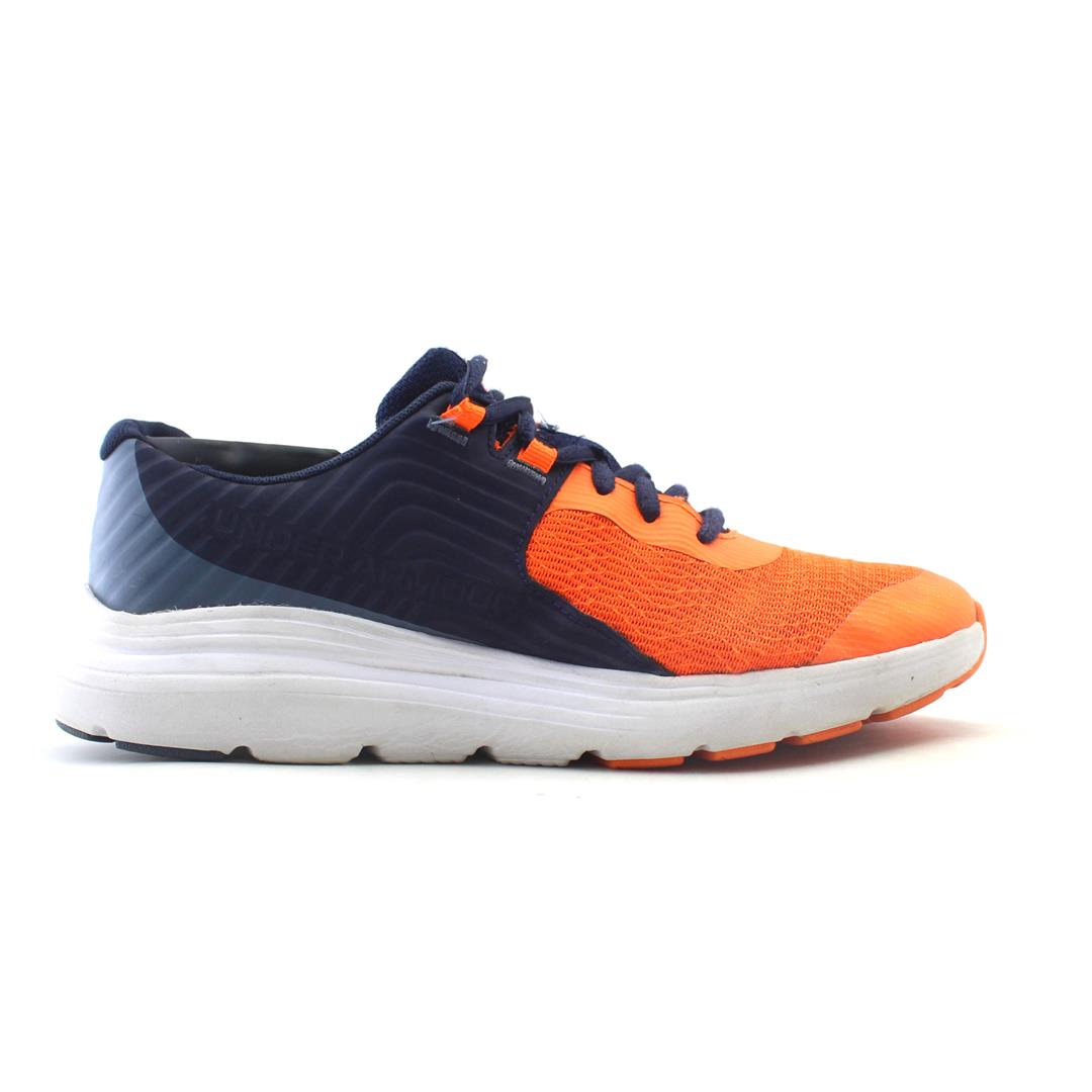 UNDER ARMOUR OUTHUSTLE
