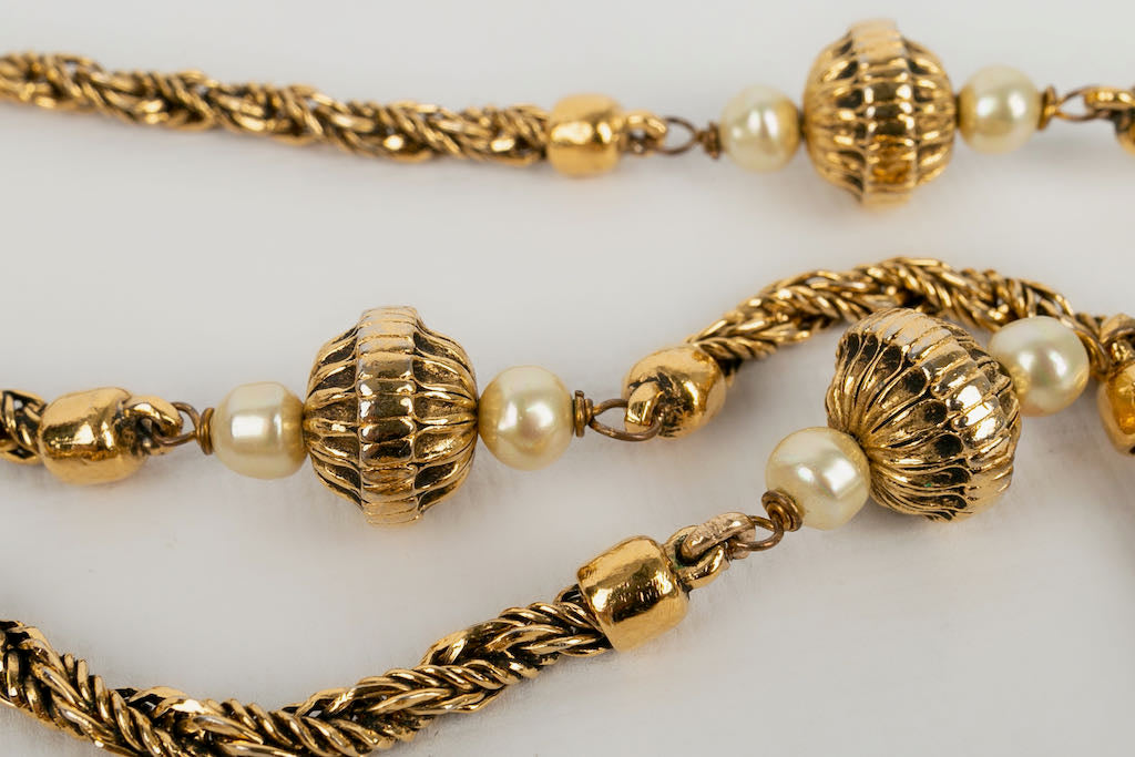 Collier doré Chanel 1984