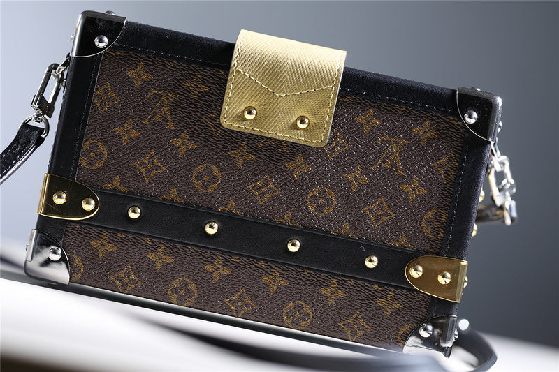 Fan Fashion Lu-Vi bags - 8226