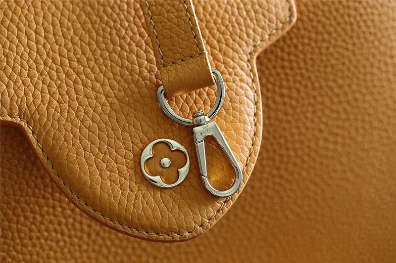 Fan Fashion Lu-Vi bags - 8380