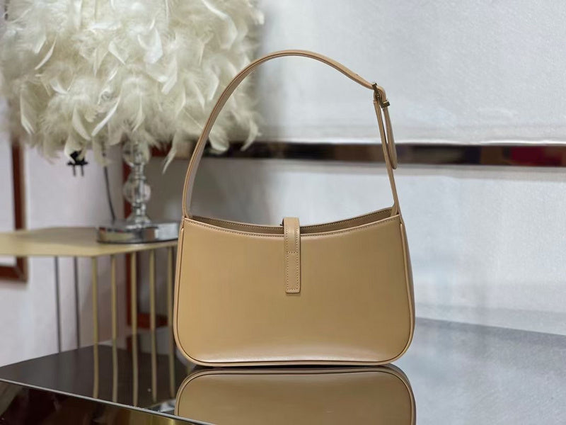 Amelia - YSL Bag - 2385
