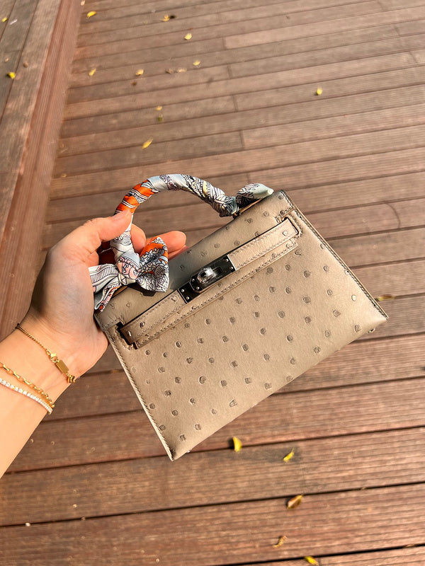 Amelia - HMS Bags - 1754