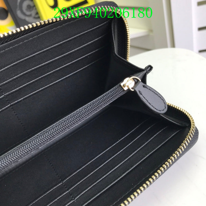 Amelia - CAH Wallet - 014