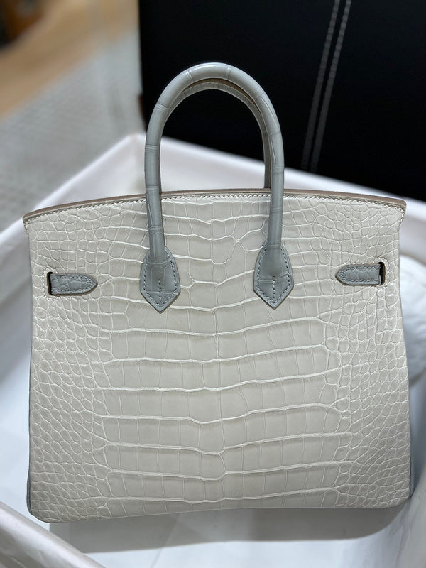 Amelia - HMS Bags - 1722