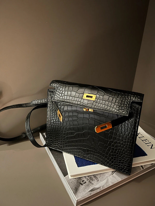 Amelia - HMS Bags - 1628