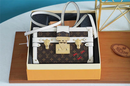Fan Fashion Lu-Vi bags - 8206