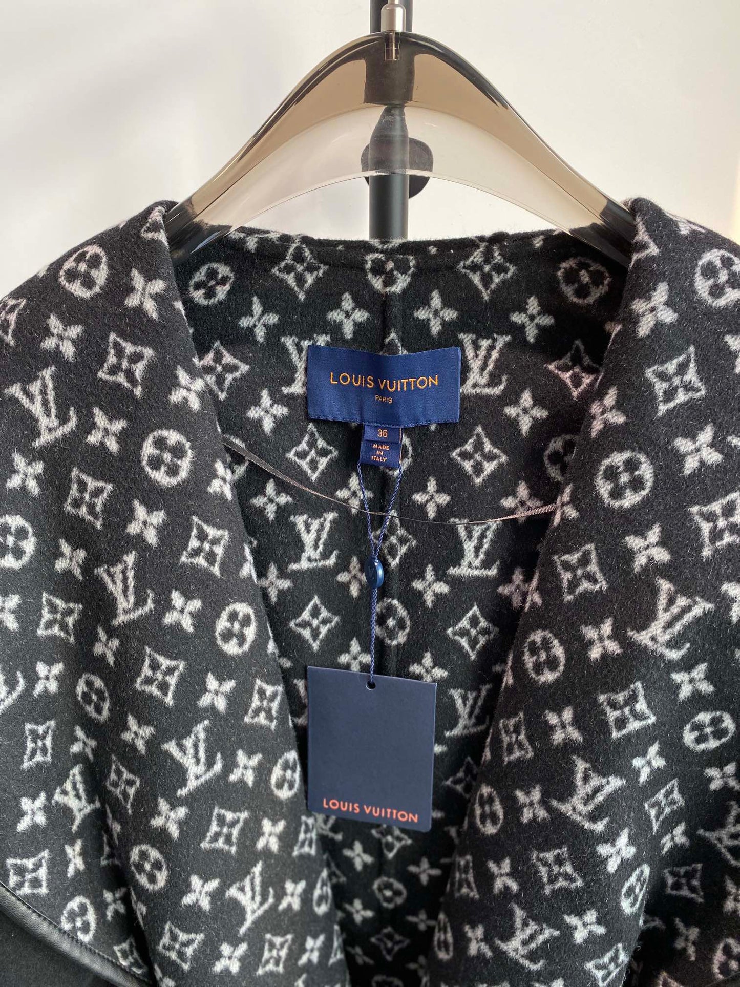Luxury Louis Vuitton  Wrap Coat 040
