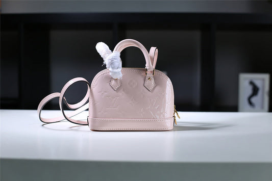 Fan Fashion Lu-Vi bags - 8300
