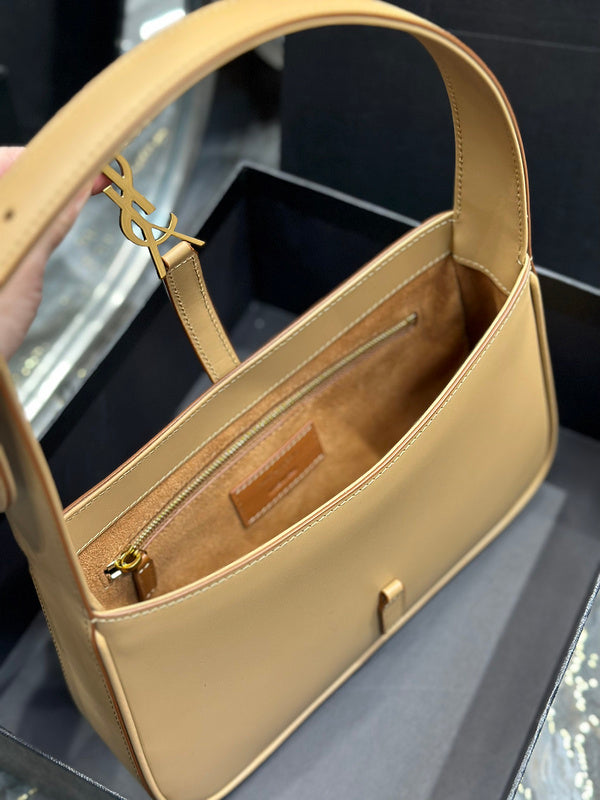 Amelia - YSL Bag - 2494