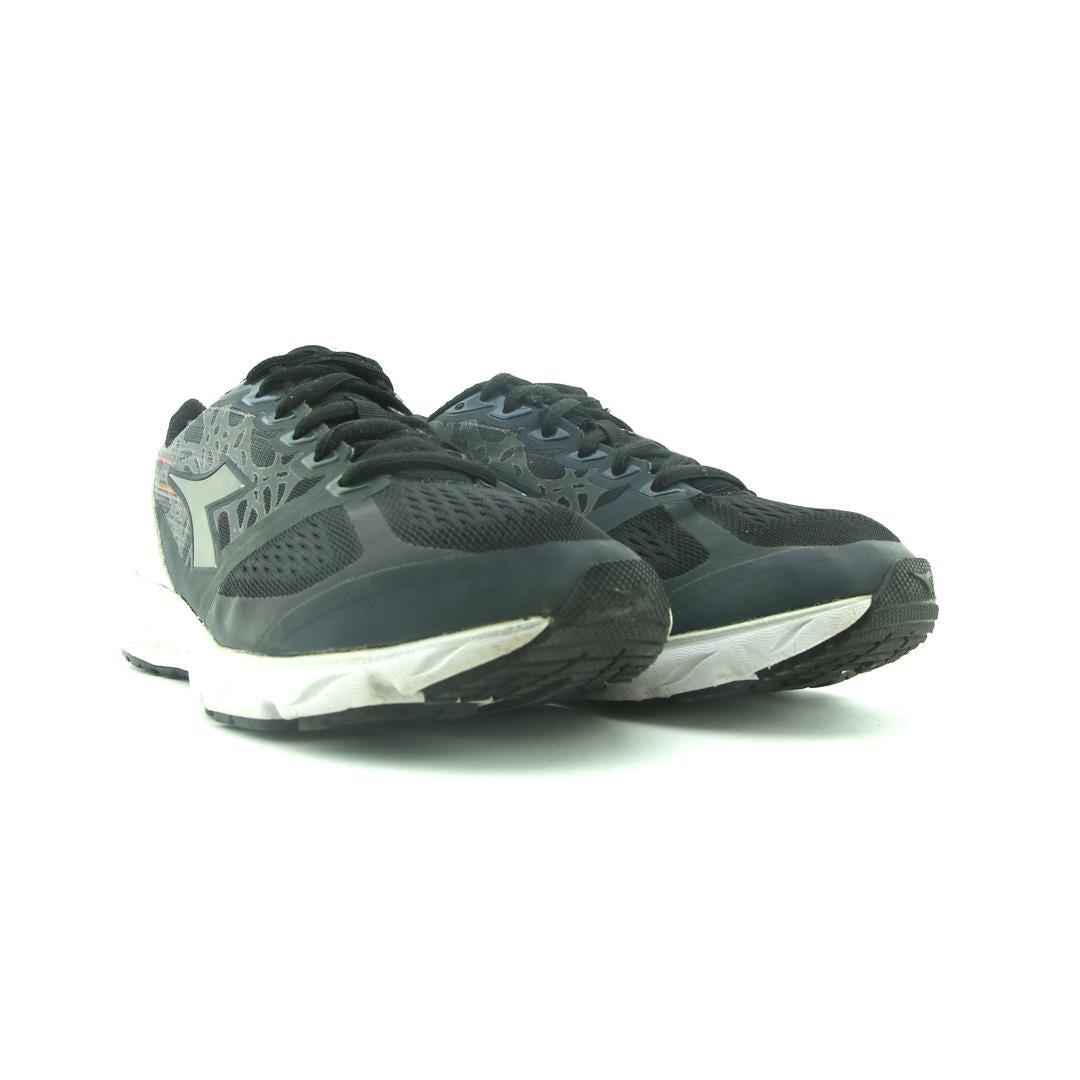 DIADORA MYTHOS BLUSHIELD  HIP 2