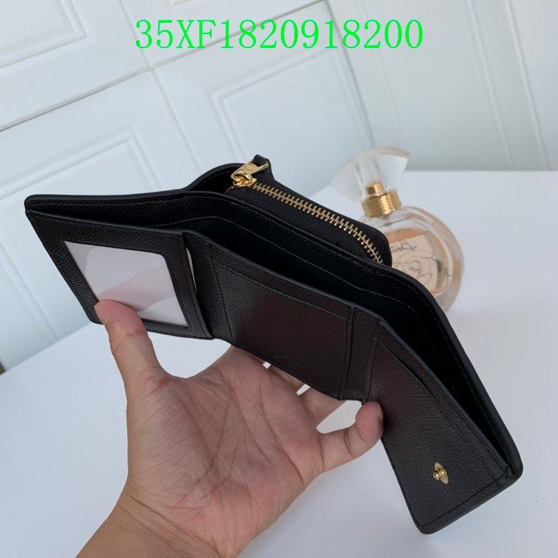 Amelia - CAH Wallet - 077