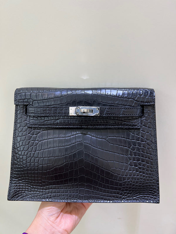 Amelia - HMS Bags - 1685
