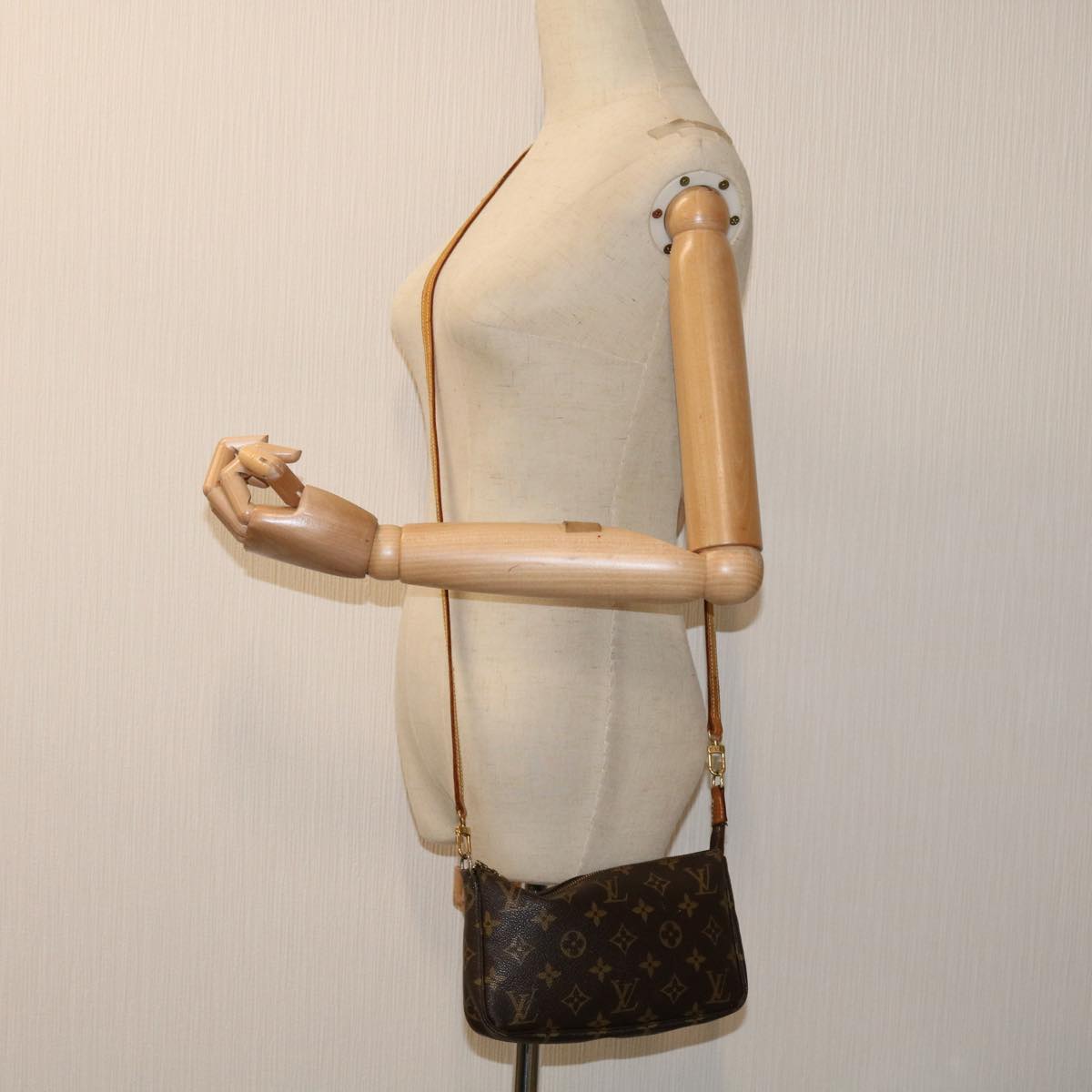Louis Vuitton Pochette Accessoire  Canvas Clutch Bag