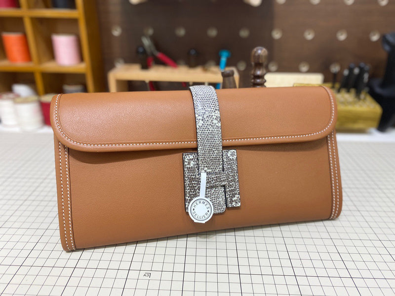 Amelia - HMS Bags - 1738