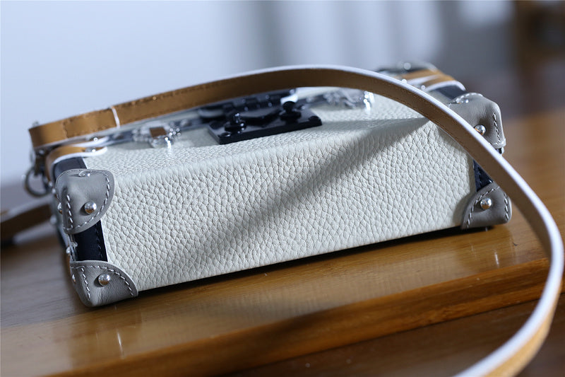Fan Fashion Lu-Vi bags - 8231