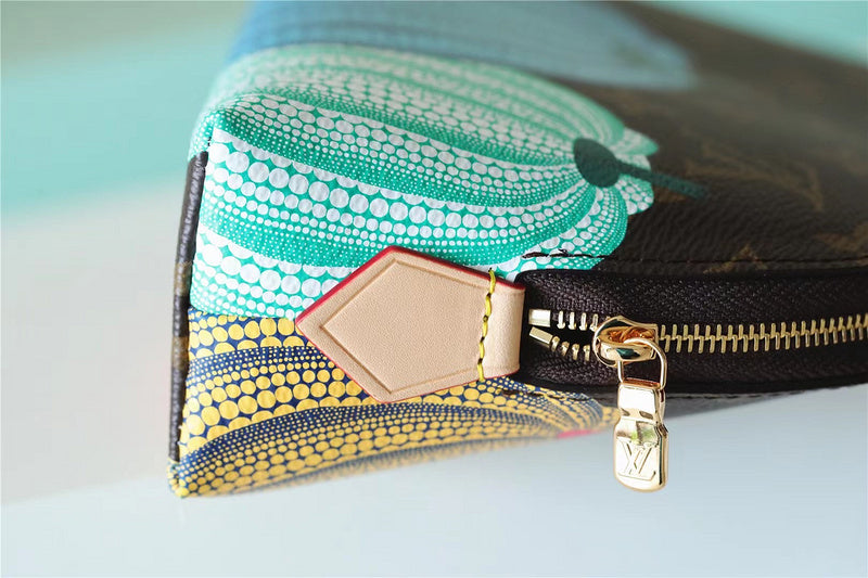 Fan Fashion Lu-Vi bags - 8750