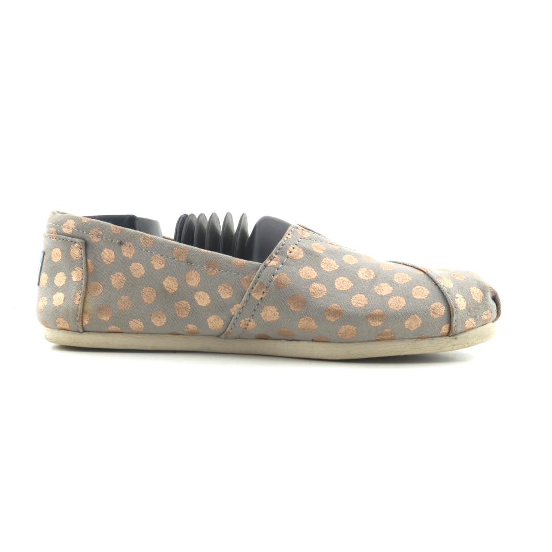TOMS .