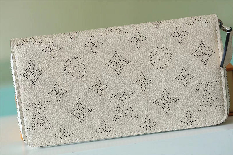 Fan Fashion Lu-Vi bags - 8757