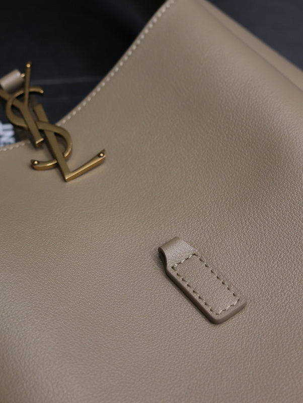 Amelia - YSL Bag - 1853