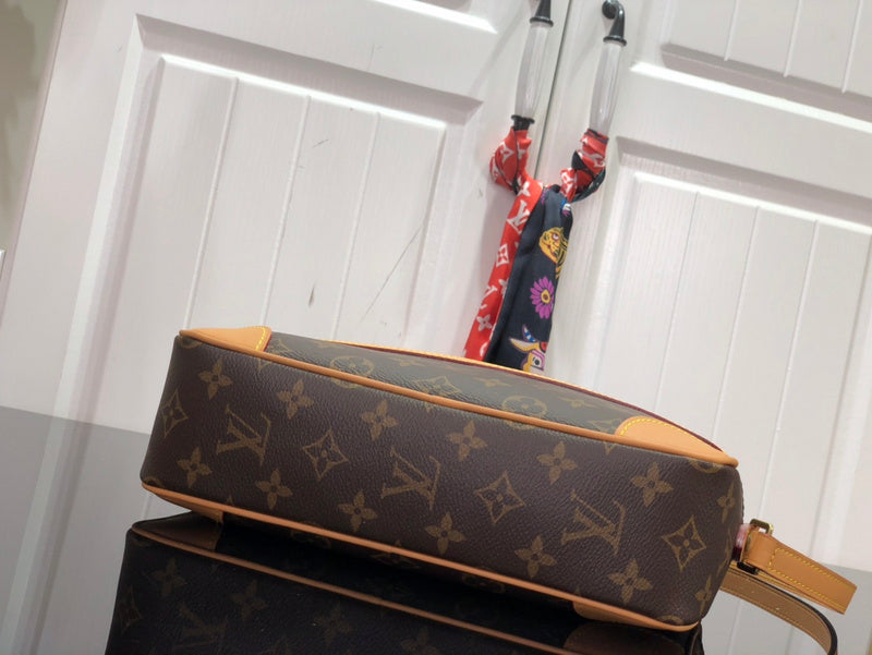 Fan Fashion Lu-Vi bags - 17357