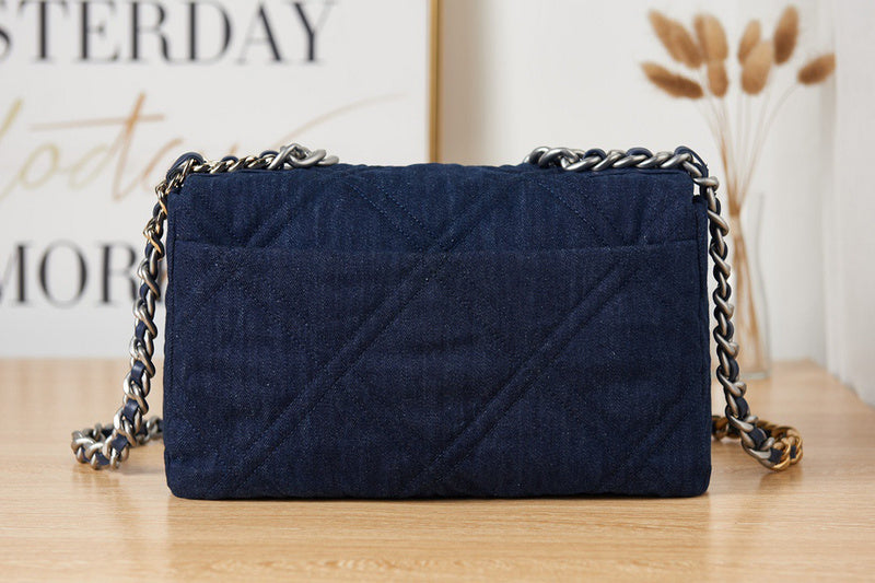 Amelia - CHL Bags - 2011