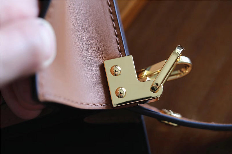 Fan Fashion Lu-Vi bags - 8133