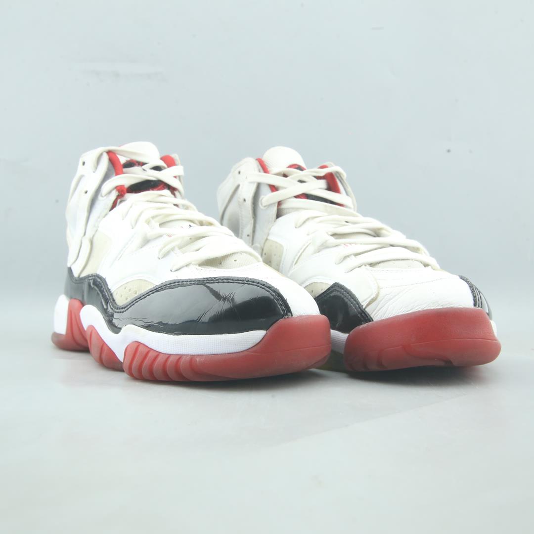 JORDAN  JUMPMAN TWO TREY