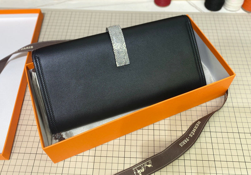 Amelia - HMS Bags - 1738