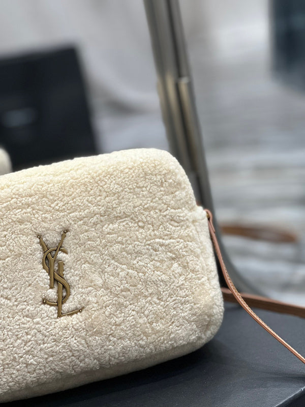 Amelia - YSL Bag - 3902
