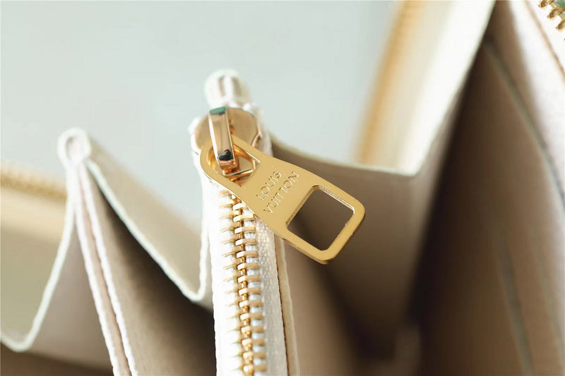 Fan Fashion Lu-Vi bags - 8748