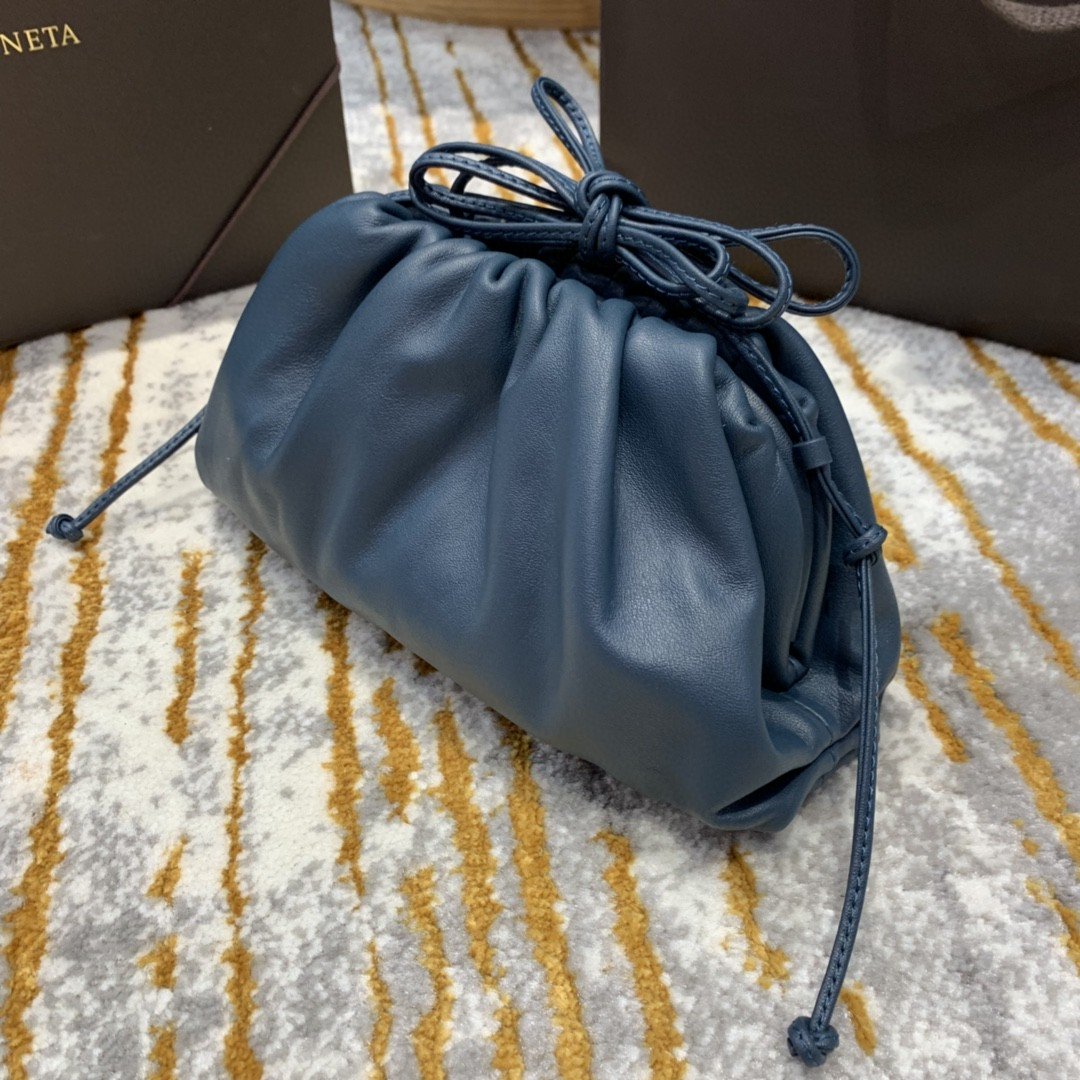 BV Mini Pouch For Women 8.6in/22AmeliaIn Blue
