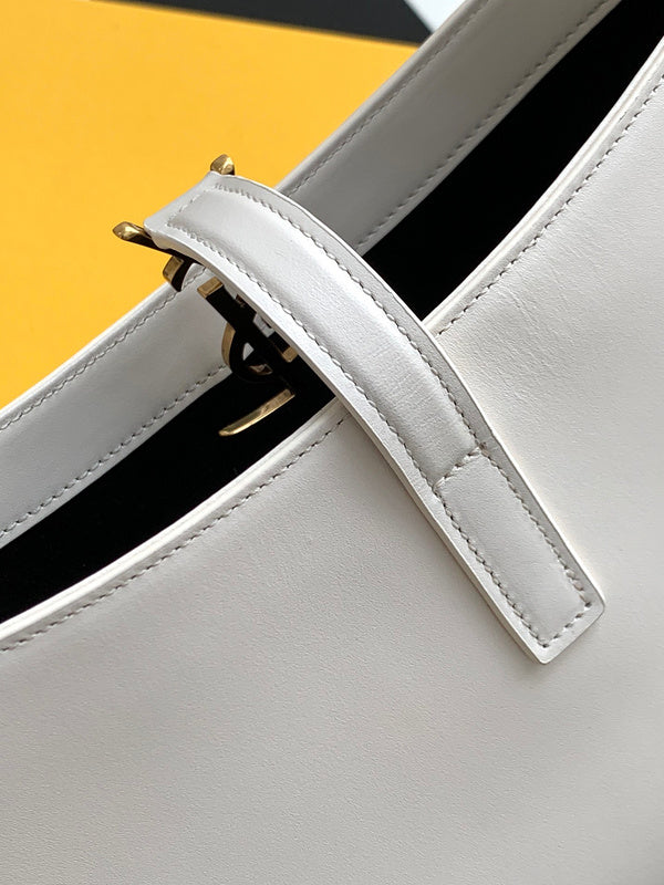 Amelia - YSL Bag - 4125