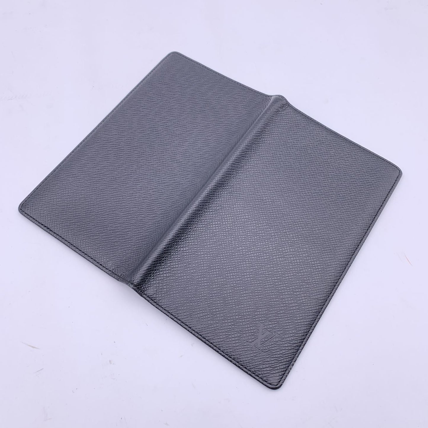 LOUIS VUITTON   Black Taiga Leather Vertical Bifold Long Wallet