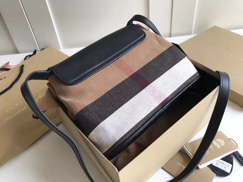 Burberry Bags - Bagsattire   599