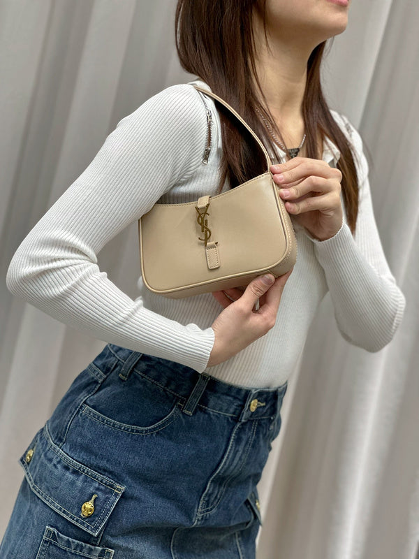 Amelia - YSL Bag - 2497