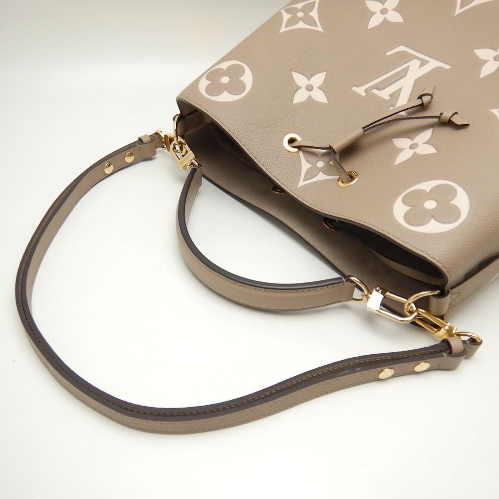 Louis Vuitton NeoNoe Shoulder Bag Bicolor Tourtrell Creme